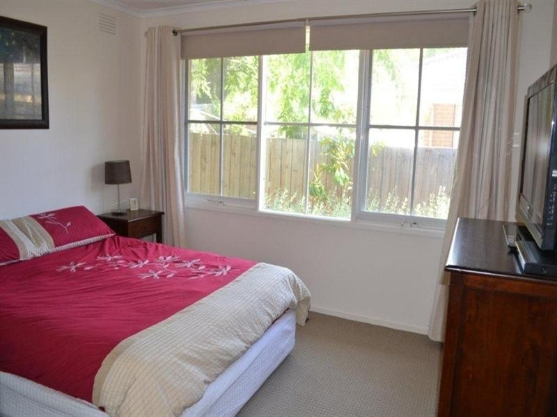 8 Somerset Drive, Viewbank VIC 3084