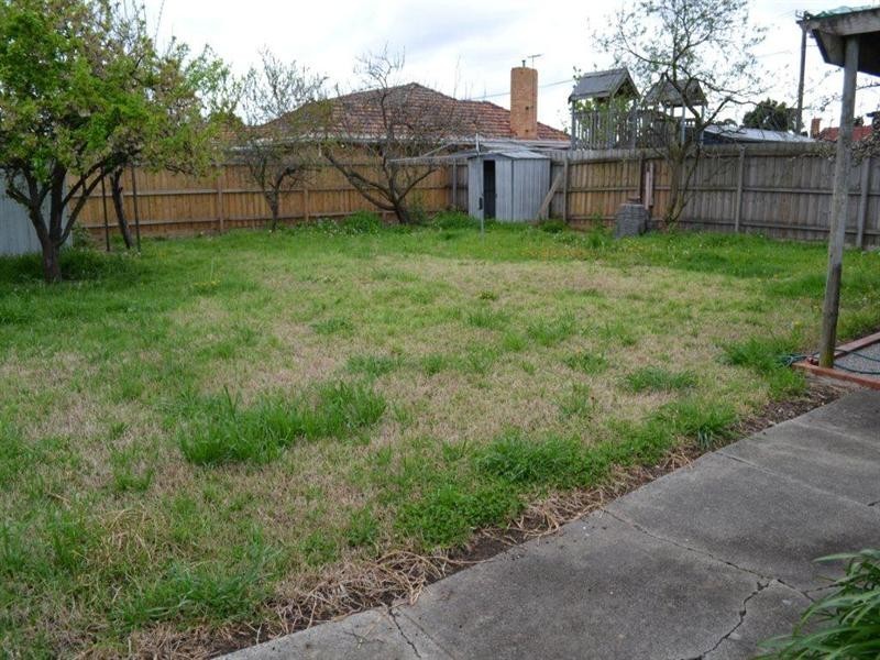 23 Blackwood Parade, Heidelberg West VIC 3081