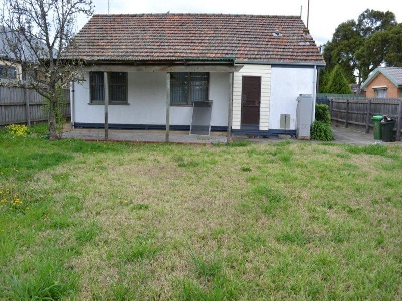 23 Blackwood Parade, Heidelberg West VIC 3081