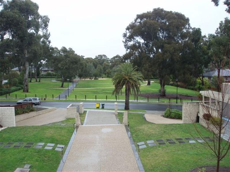 12/125 Main Drive, Macleod VIC 3085