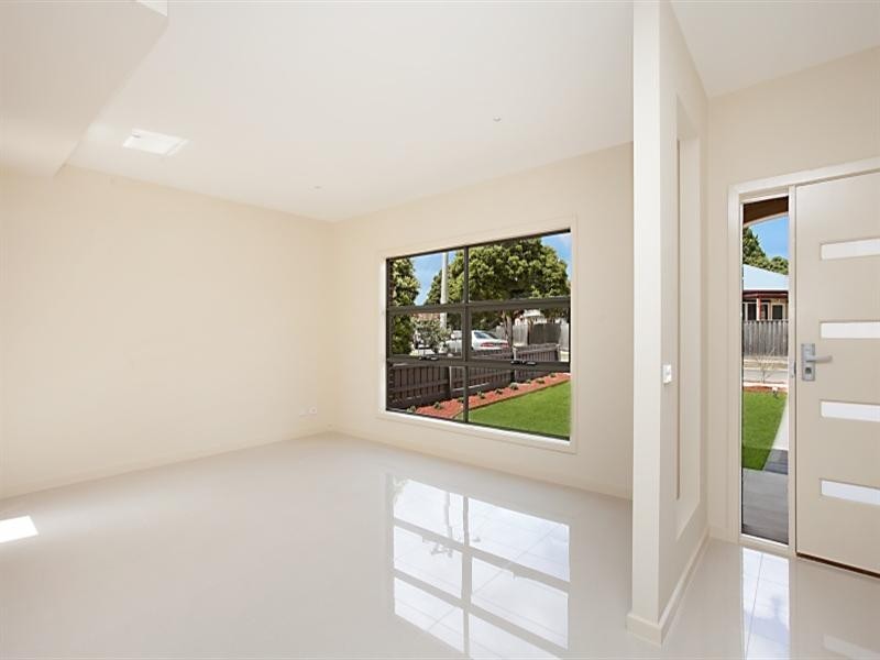 1/17 Brunei Crescent, Heidelberg West VIC 3081