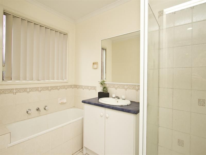 2/8 Exeter Court, Heidelberg West VIC 3081