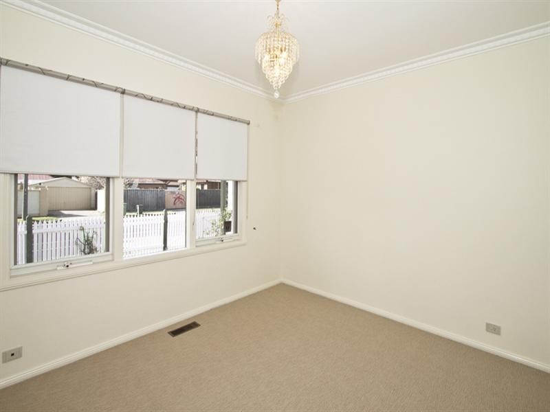 33 Oriel Road, Ivanhoe VIC 3079