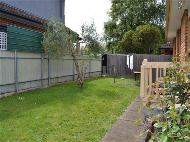 2/64 St Hellier Street, Heidelberg Heights VIC 3081