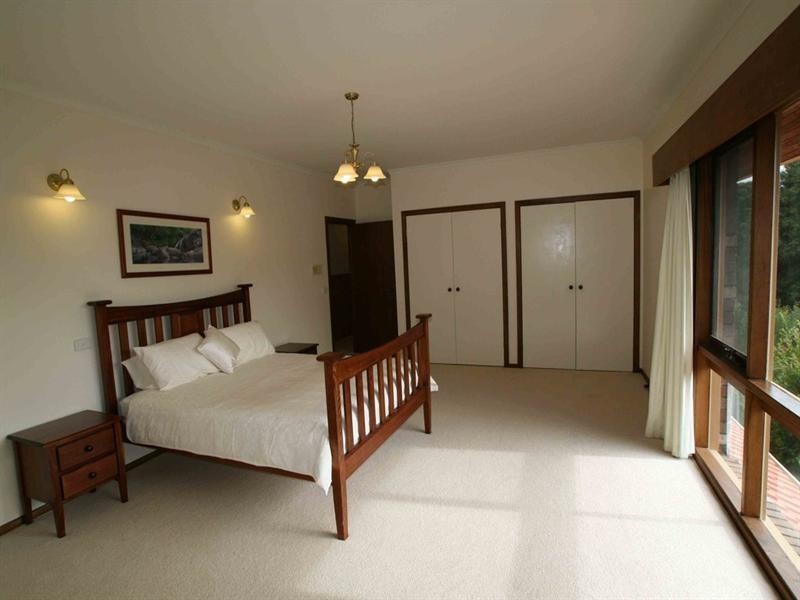 8 Chivers Road, Templestowe VIC 3106