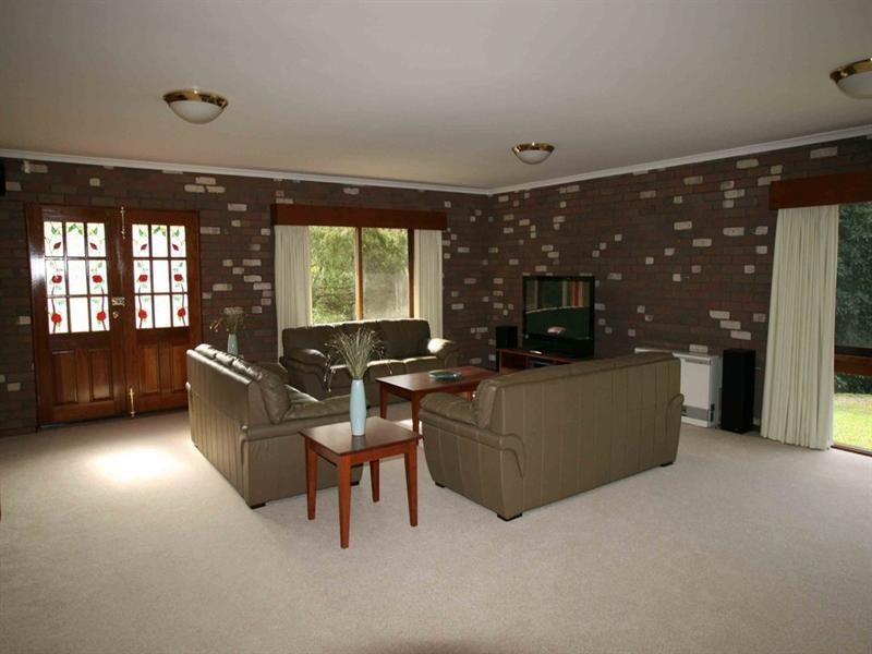 8 Chivers Road, Templestowe VIC 3106