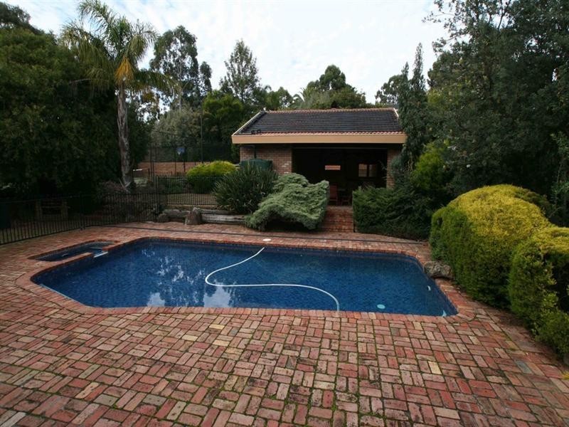 8 Chivers Road, Templestowe VIC 3106