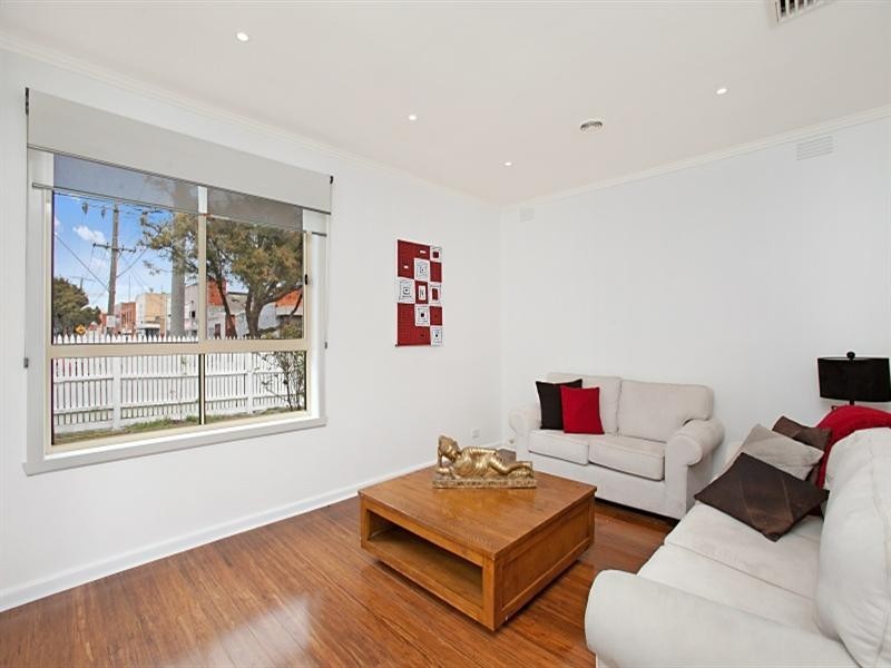 16 Tobruk Avenue, Heidelberg West VIC 3081