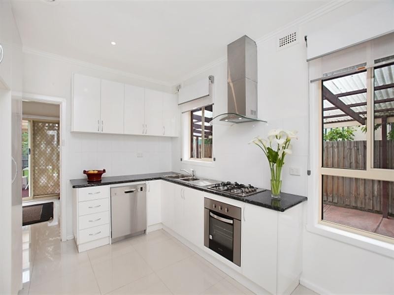 16 Tobruk Avenue, Heidelberg West VIC 3081