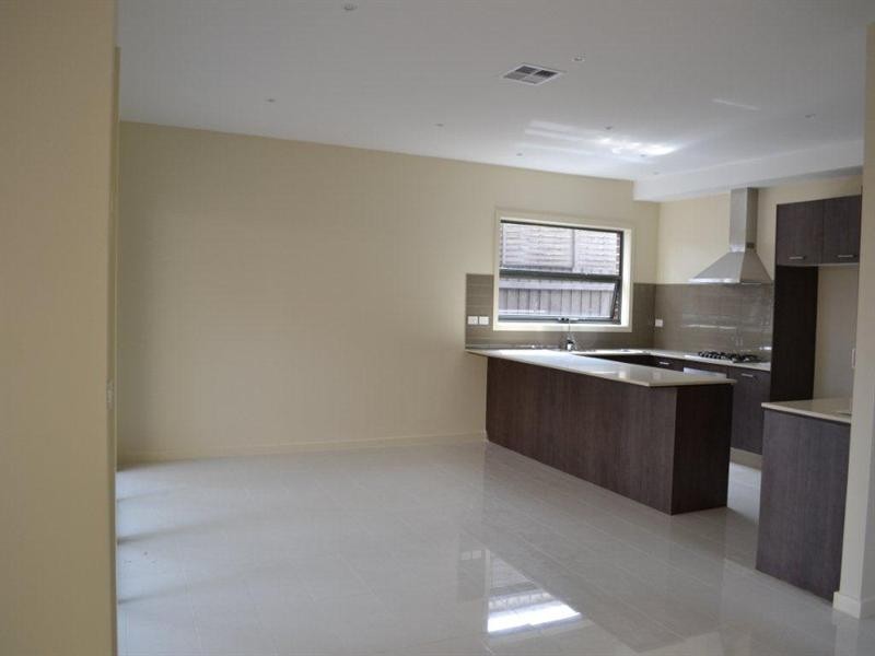 2/17 Brunei Crescent, Heidelberg West VIC 3081