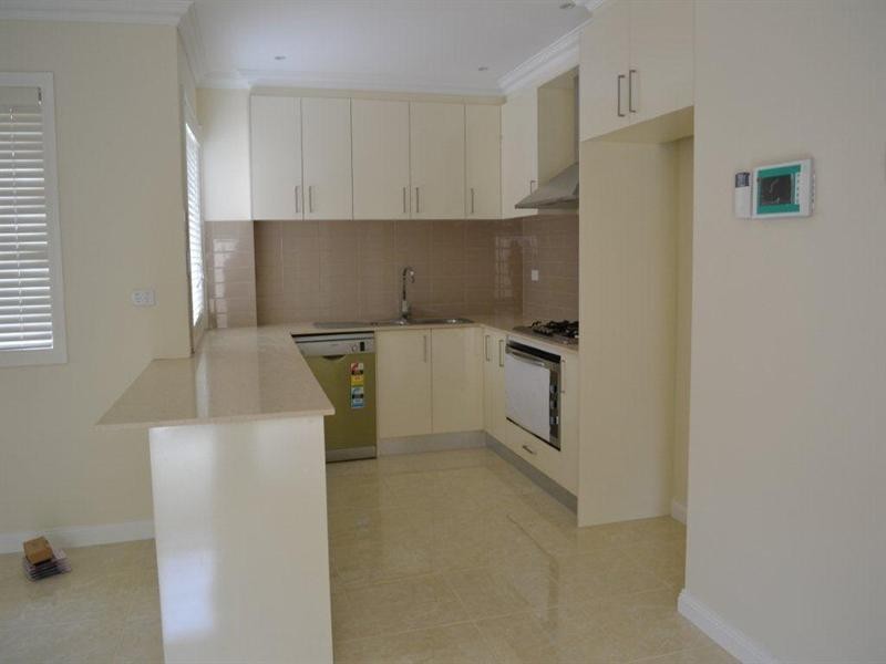 1/52 Boldrewood Parade, Reservoir VIC 3073