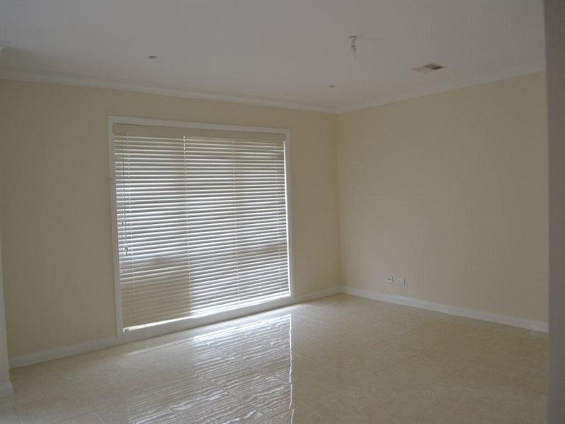 1/52 Boldrewood Parade, Reservoir VIC 3073