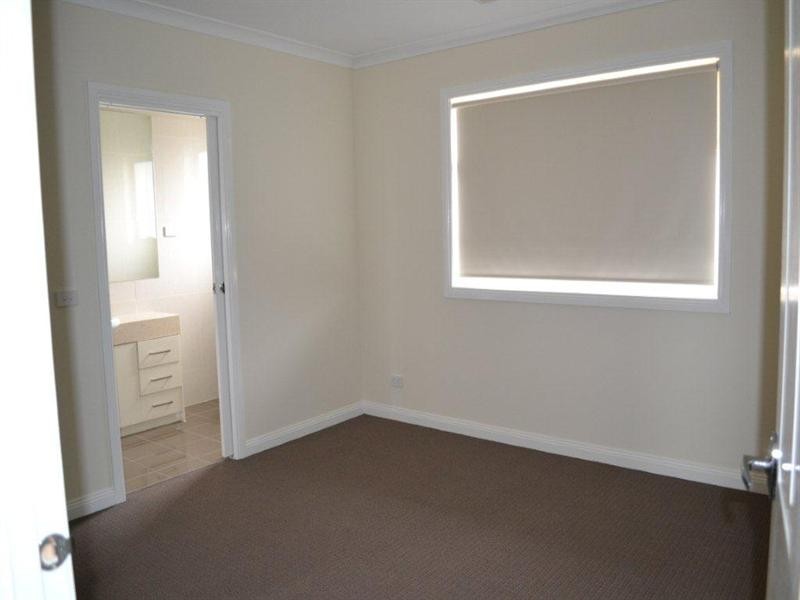 1/52 Boldrewood Parade, Reservoir VIC 3073