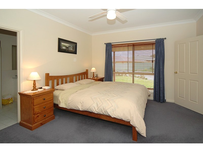 11 Aubrey Drive, Willunga SA 5172