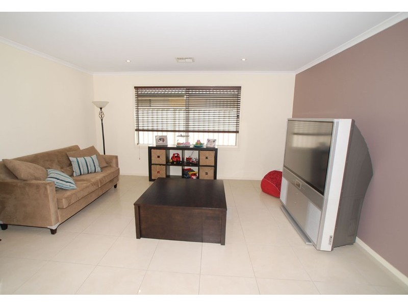 12 Barracoota Crescent, Aldinga Beach SA 5173