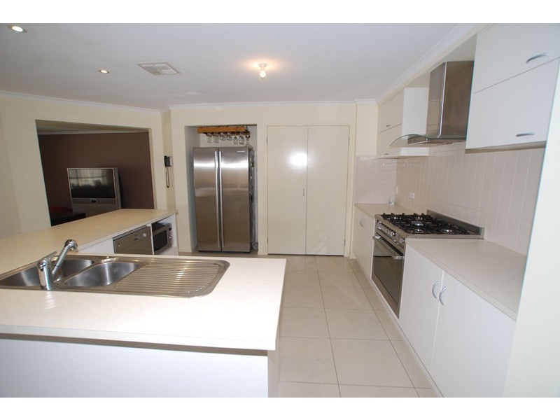 12 Barracoota Crescent, Aldinga Beach SA 5173