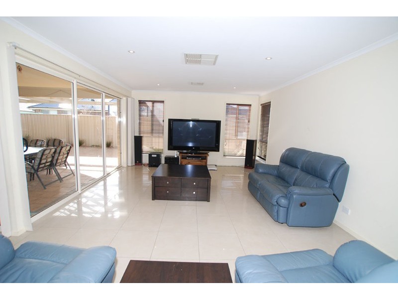 12 Barracoota Crescent, Aldinga Beach SA 5173