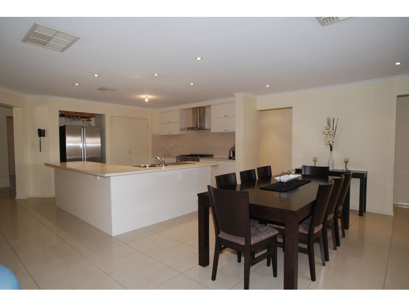 12 Barracoota Crescent, Aldinga Beach SA 5173