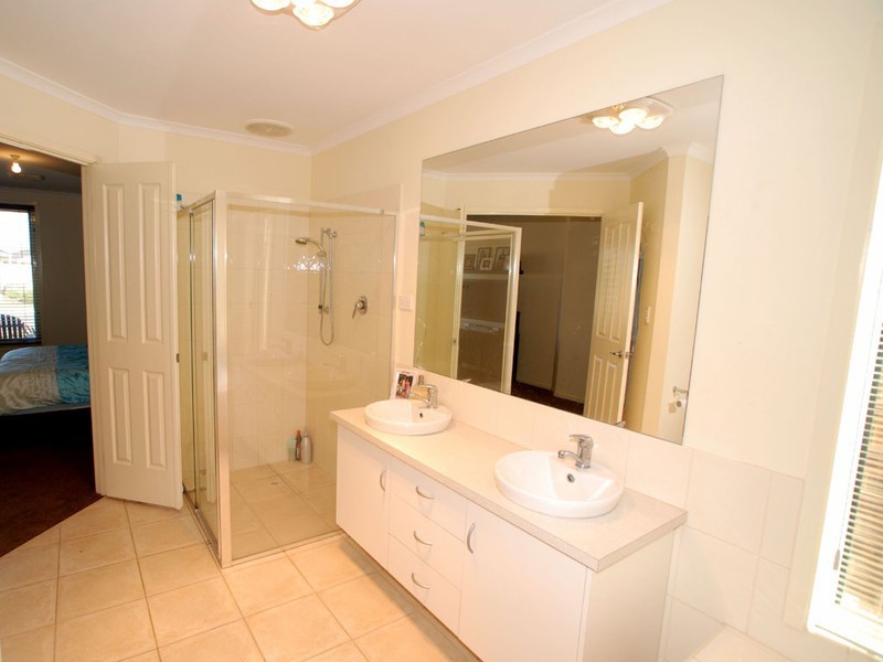 12 Barracoota Crescent, Aldinga Beach SA 5173