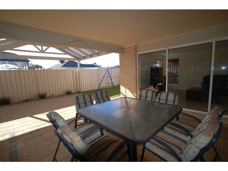 12 Barracoota Crescent, Aldinga Beach SA 5173