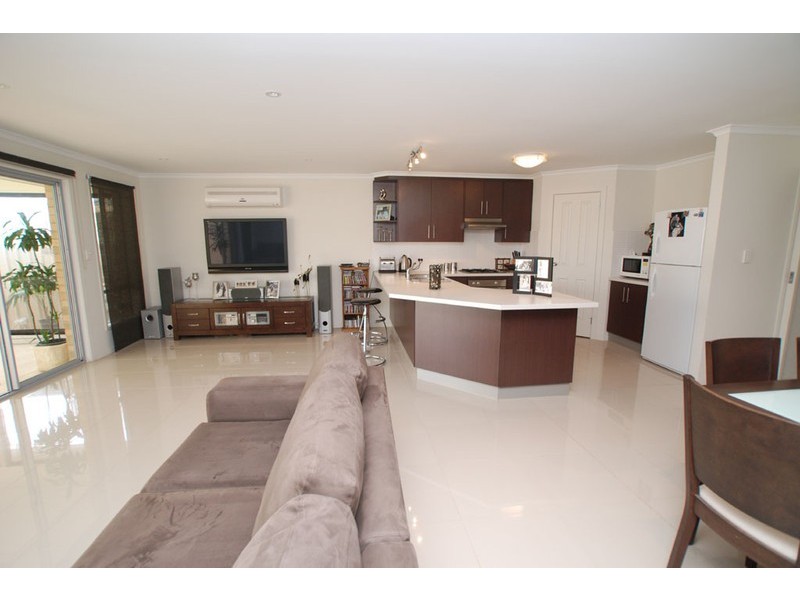 8A McBurney Crescent, Aldinga Beach SA 5173