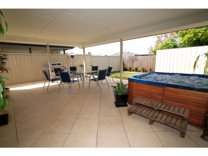 8A McBurney Crescent, Aldinga Beach SA 5173