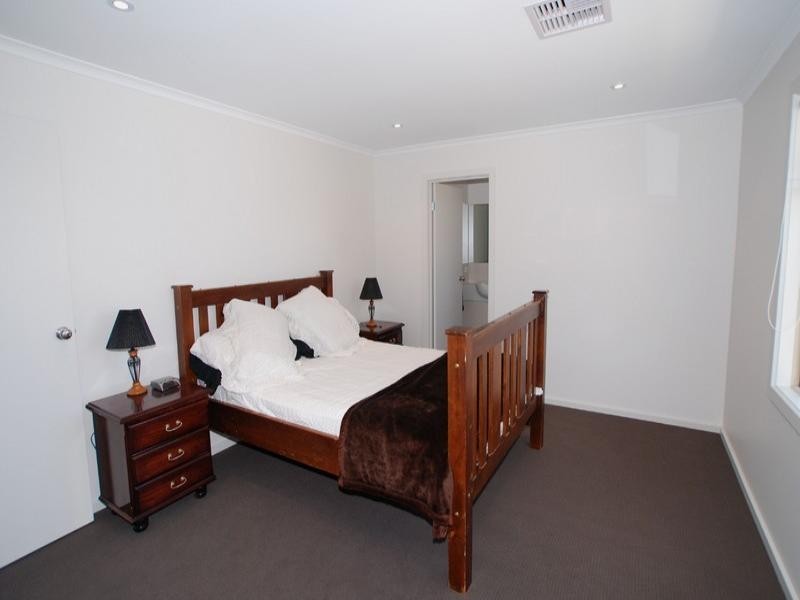 32 Seaview Street, Aldinga Beach SA 5173