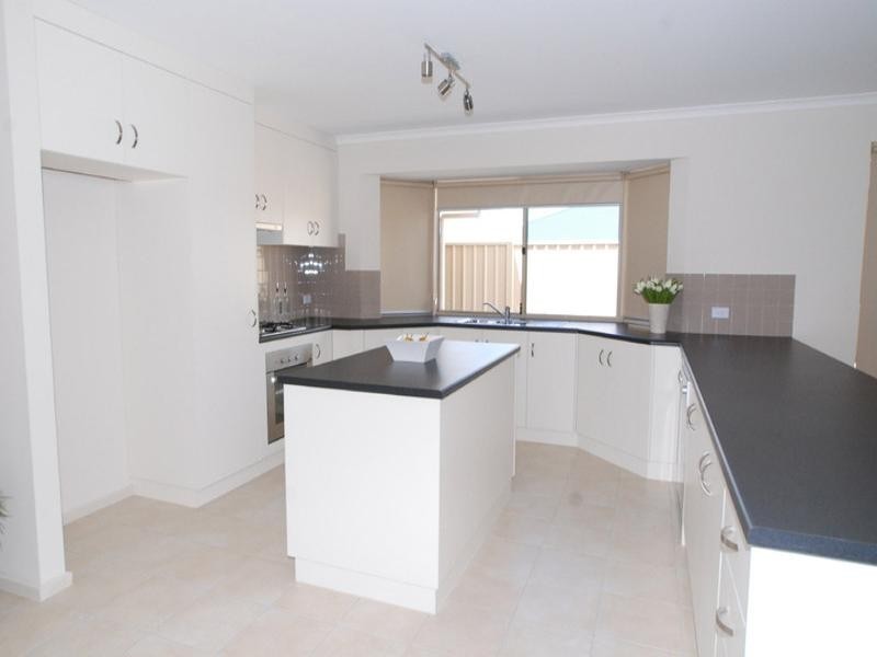 13 Burton Bank, Aldinga Beach SA 5173