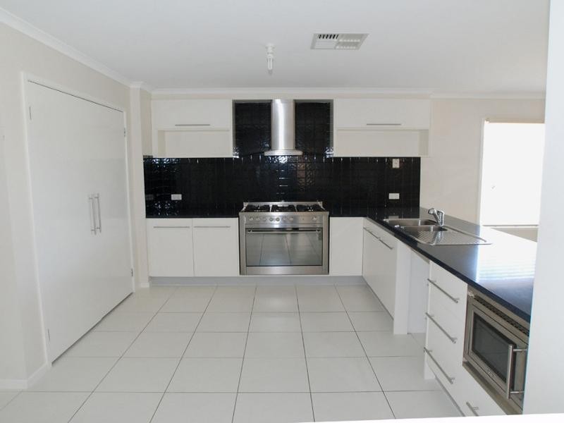 114 Quinliven Road, Aldinga Beach SA 5173