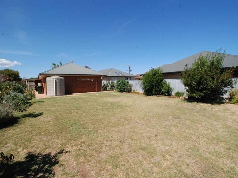 13 Seaview Street, Aldinga Beach SA 5173