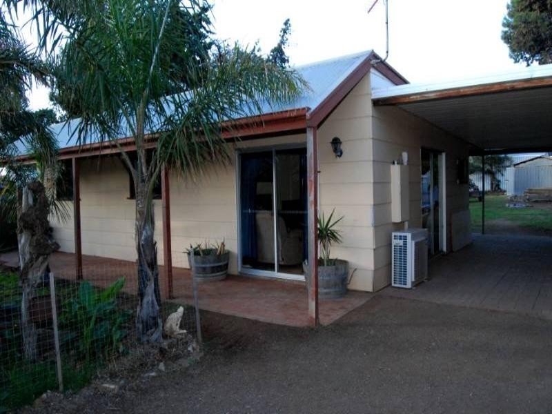 5 Whinnerah Avenue, Aldinga Beach SA 5173