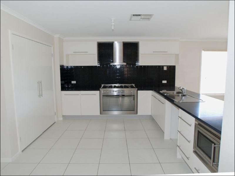 114 Quinliven Road, Aldinga Beach SA 5173