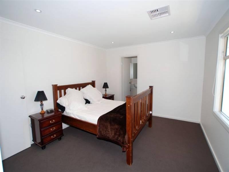 32 Seaview Street, Aldinga Beach SA 5173