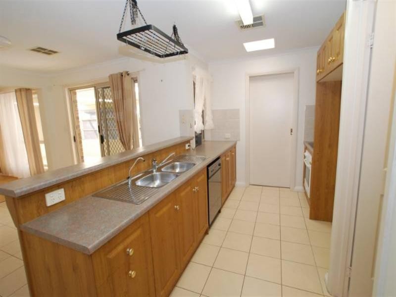 21 Harvey Crescent, Aldinga Beach SA 5173