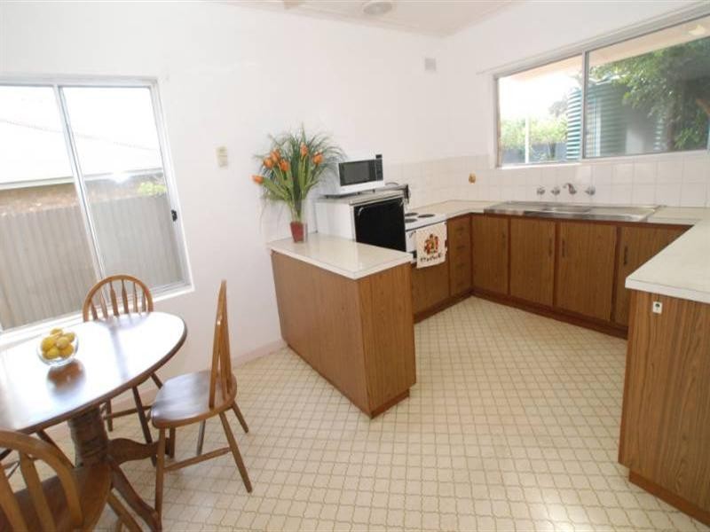 9 Croser Avenue, Aldinga Beach SA 5173