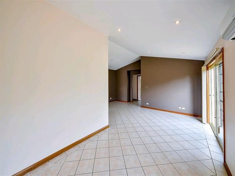 3 Whitfield Place, Picton NSW 2571