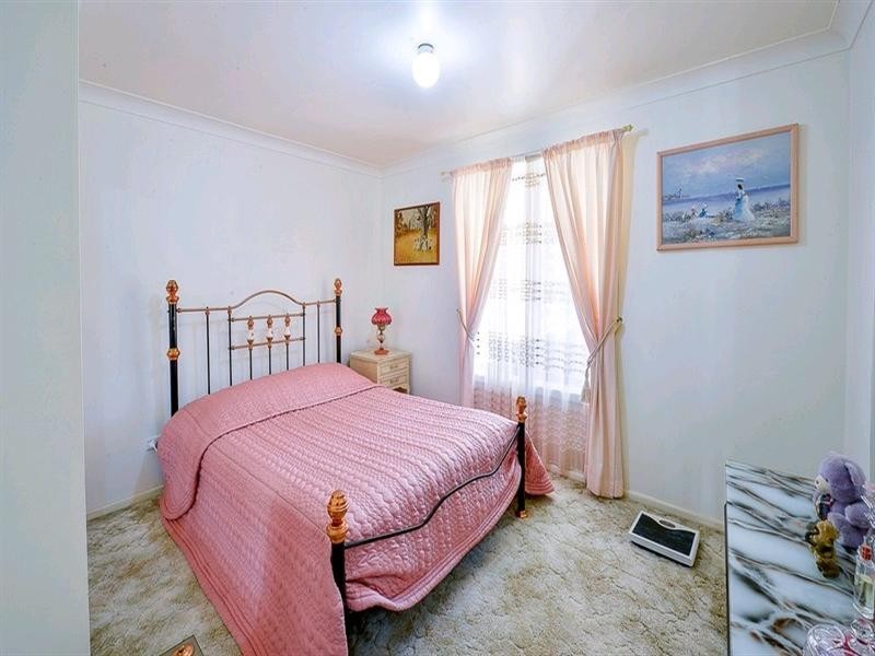 100 Lakes Street, Thirlmere NSW 2572