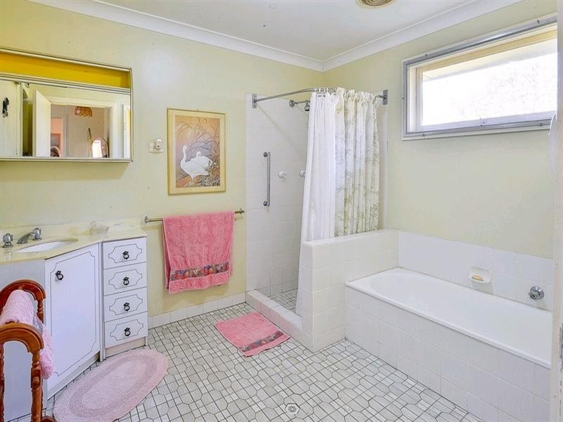 100 Lakes Street, Thirlmere NSW 2572