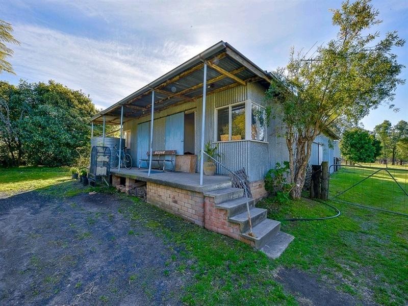 100 Lakes Street, Thirlmere NSW 2572