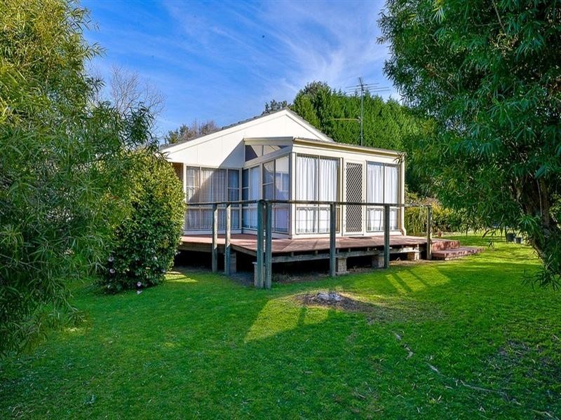 100 Lakes Street, Thirlmere NSW 2572