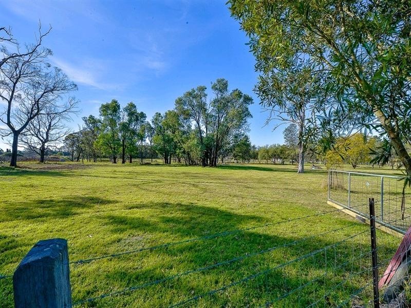 100 Lakes Street, Thirlmere NSW 2572