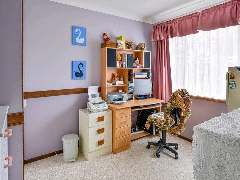 1 Davis Place, Thirlmere NSW 2572