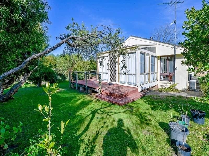 100 Lakes Street, Thirlmere NSW 2572