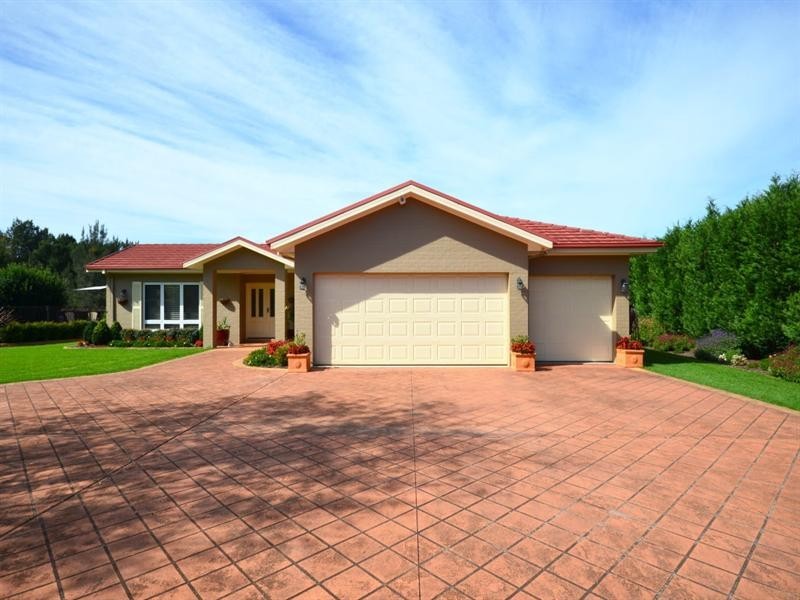 13 Davies Place, Picton NSW 2571