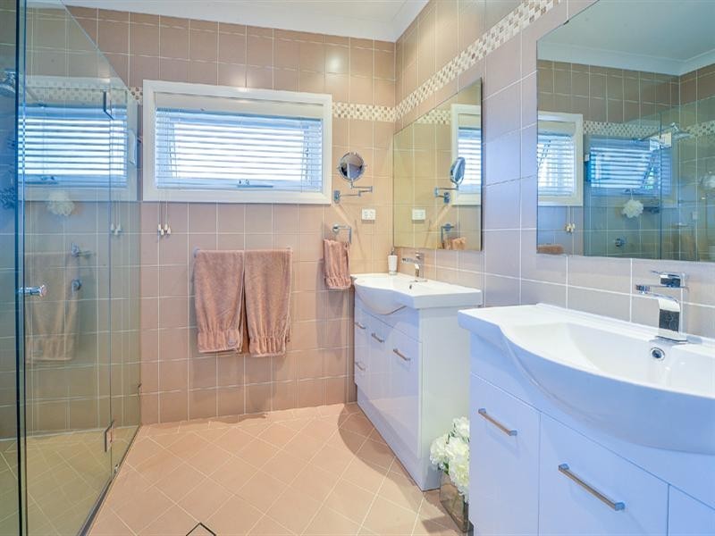 13 Davies Place, Picton NSW 2571