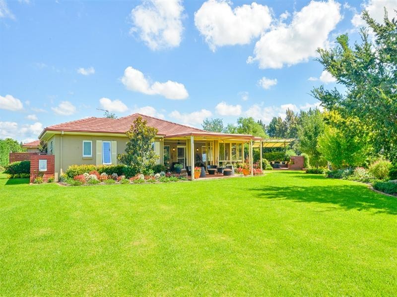 13 Davies Place, Picton NSW 2571