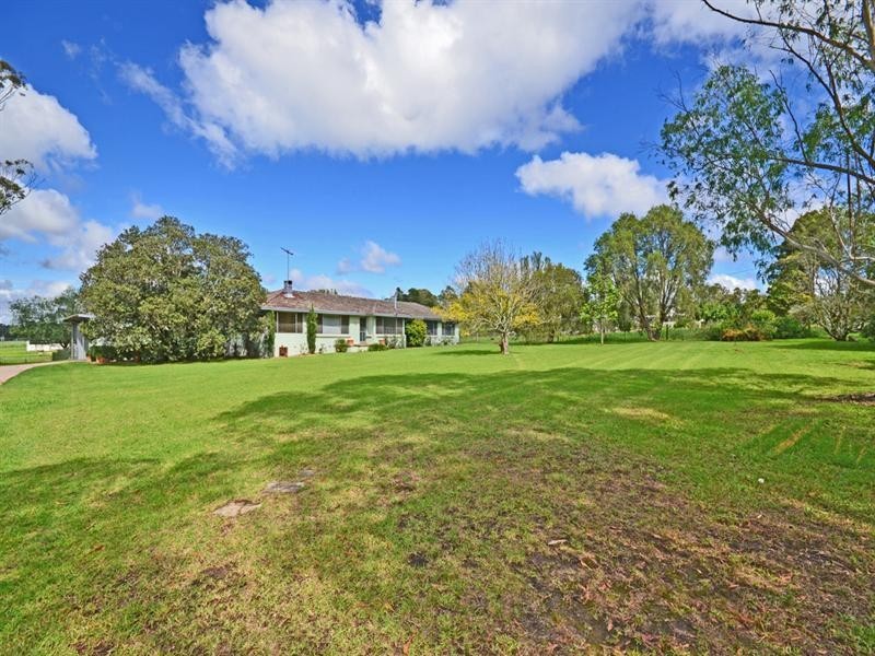 43 Oaks Road, Thirlmere NSW 2572