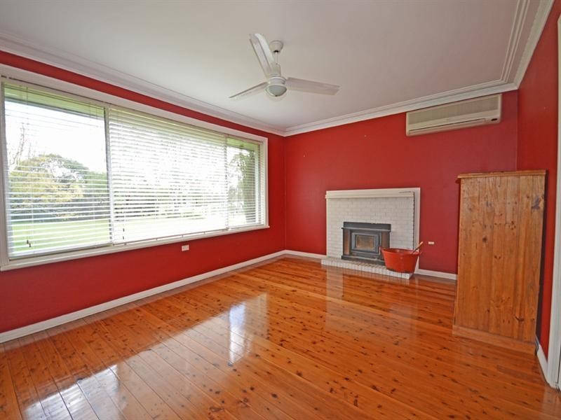 43 Oaks Road, Thirlmere NSW 2572