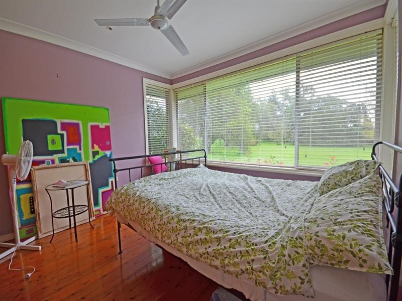 43 Oaks Road, Thirlmere NSW 2572