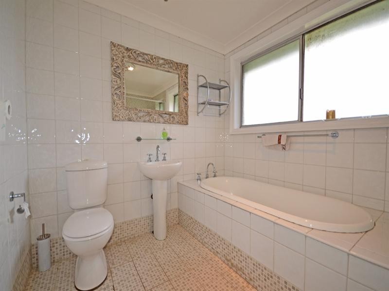 43 Oaks Road, Thirlmere NSW 2572